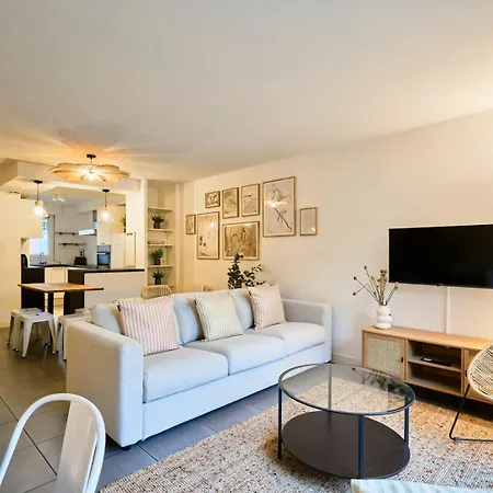 Maison 4 Avec Jardin & Garage Proche Tram Holiday home